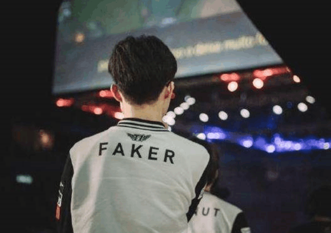 LEC赛区爆料人LEC_Wooloo在个人社交平台透露，LEC选手们的最低工资是6万欧每年